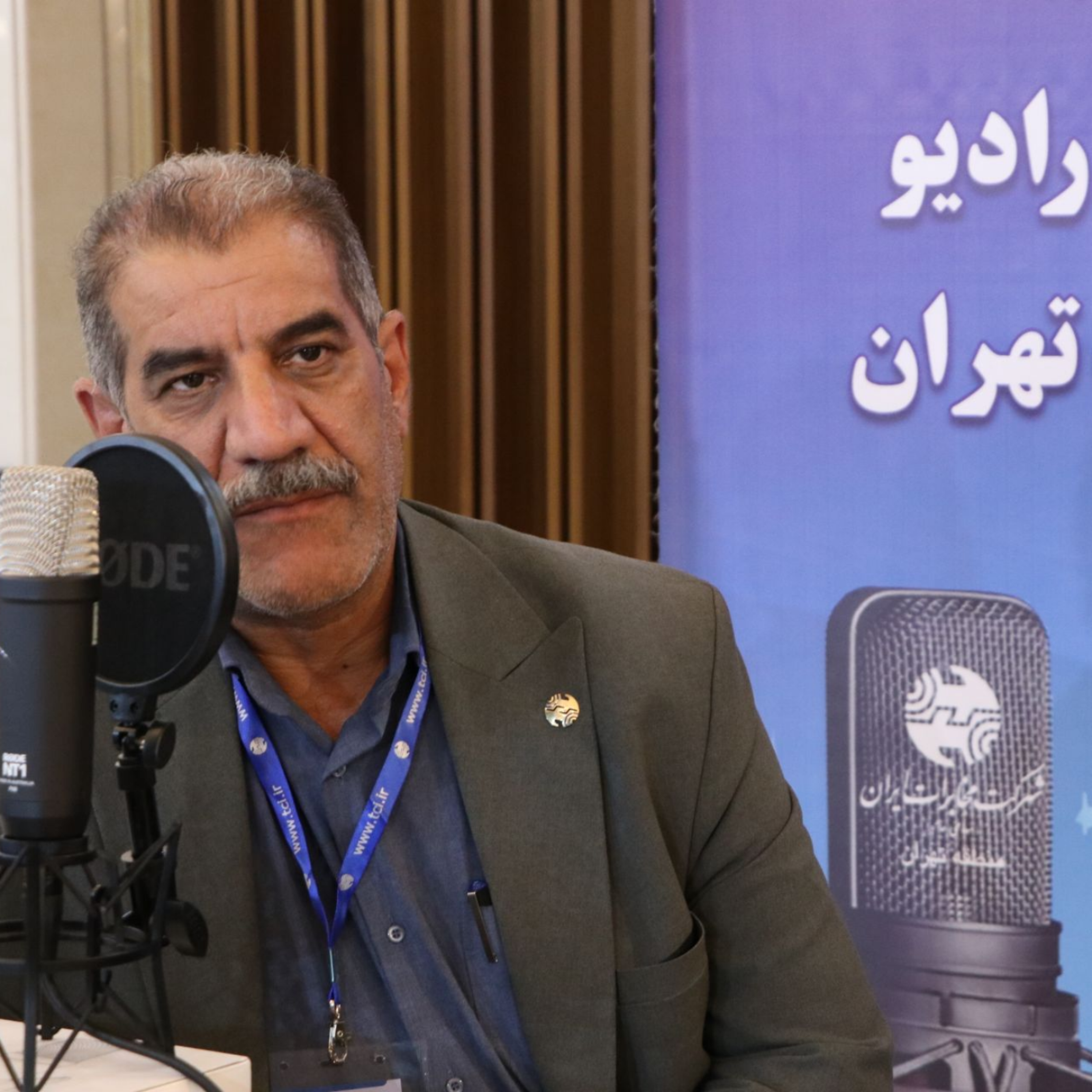 کاور گفت و گو با مهندس نیک مرام مدیرکل مخابرات منطقه هشت تهران