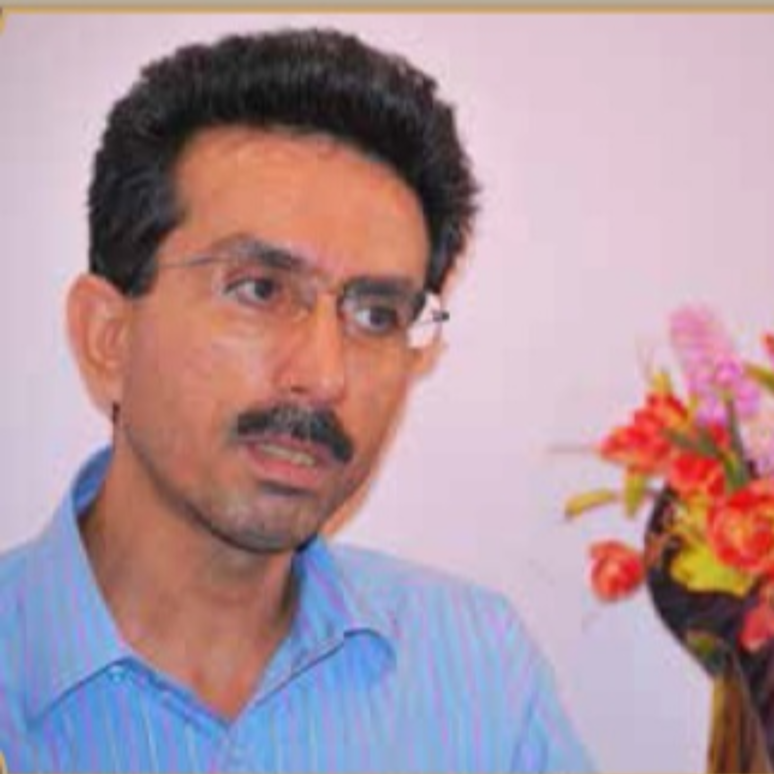 کاور روح پرواز کرد اما پای جسم در خاک بود هنوز