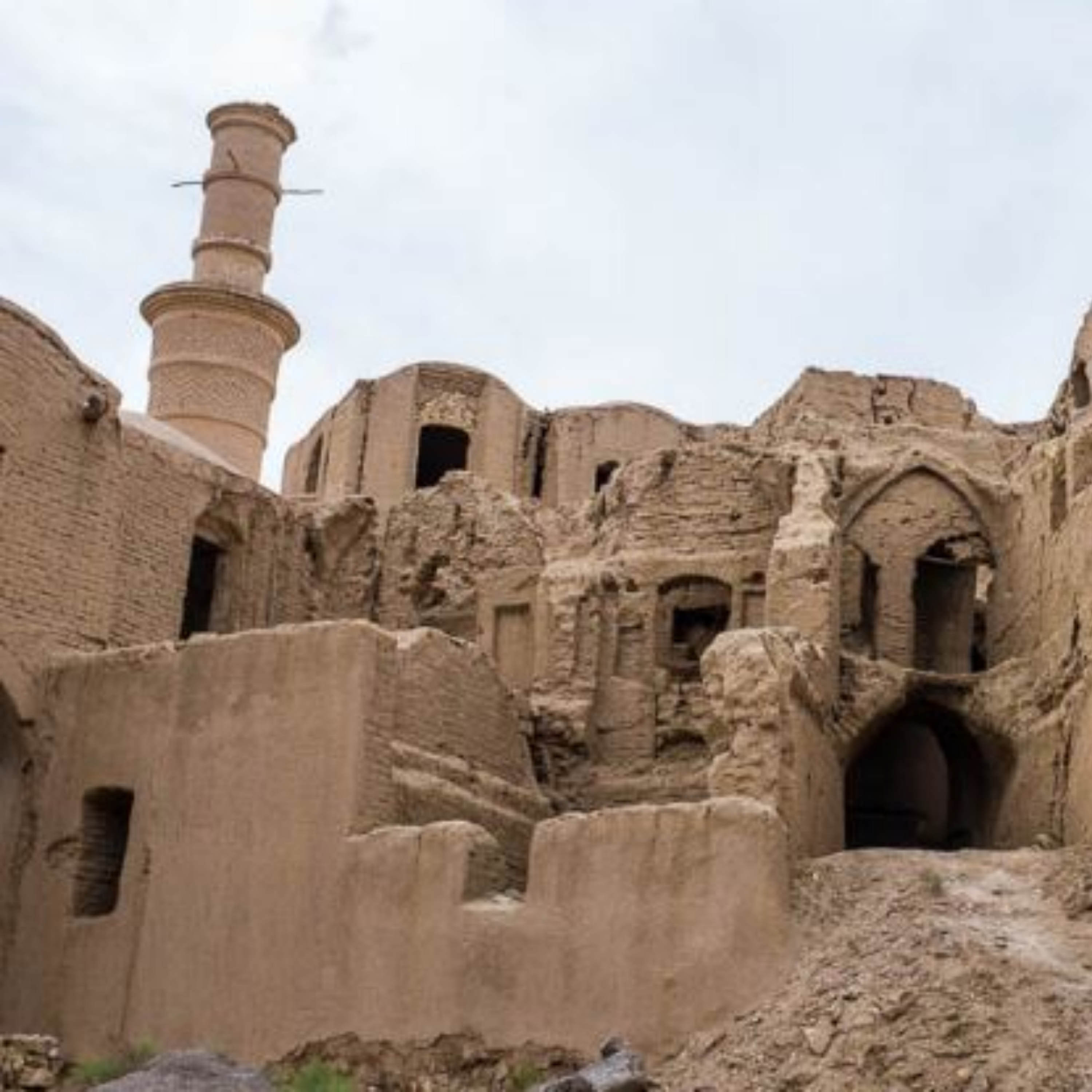 کاور مکان های اسرار آمیز ایران-گورستان اجنه
