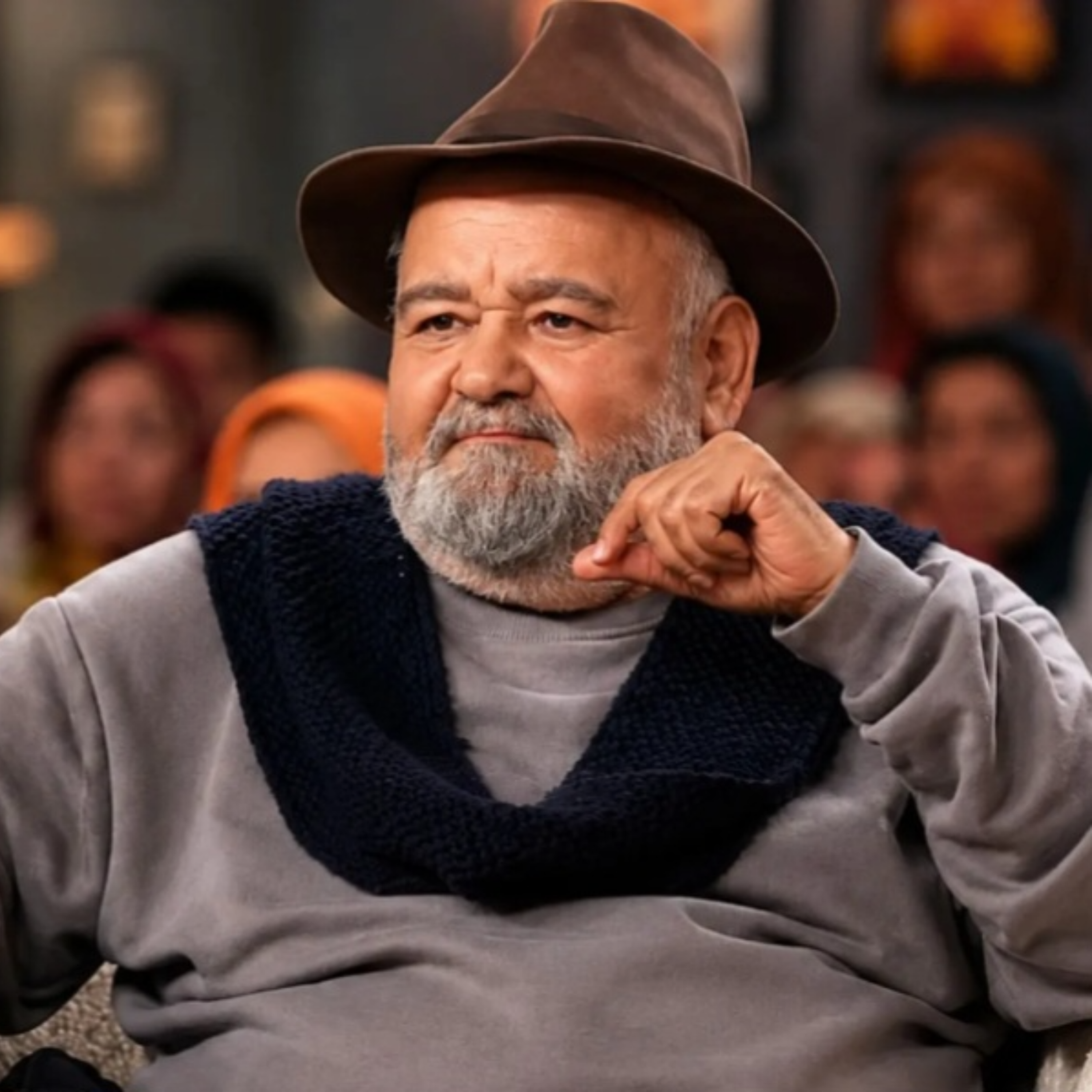 کاور زندگینامه اکبر عبدی