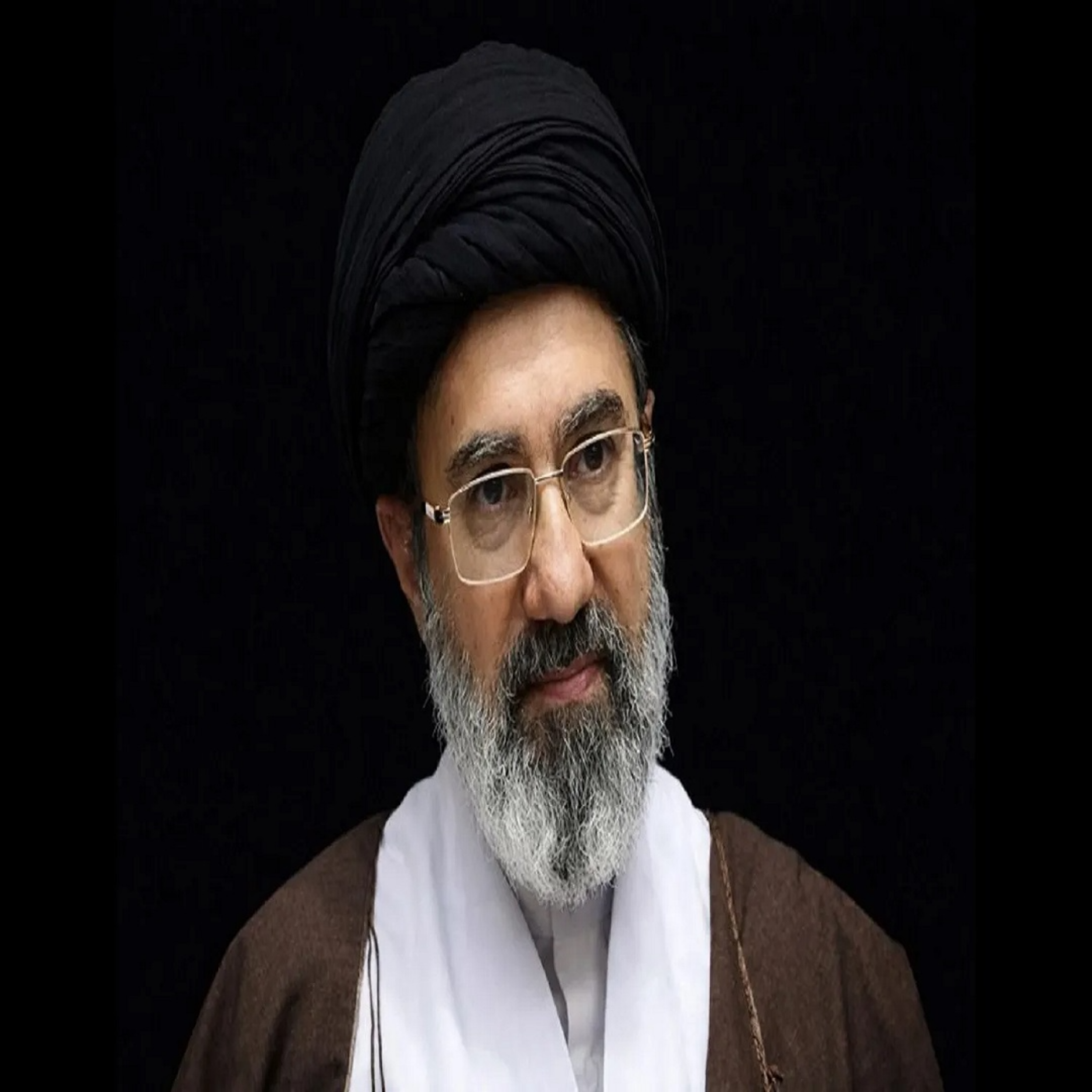 کاور روایتی از زندگی و اجتهاد آیت‌الله سید مجتبی خامنه‌ای