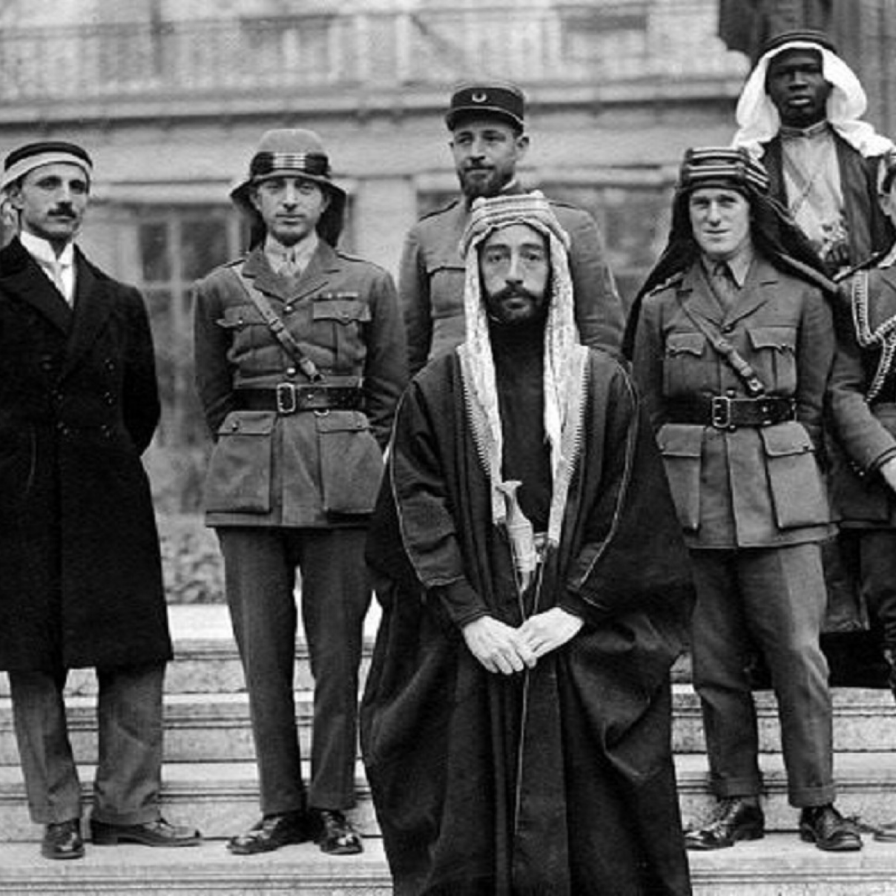 کاور کلاه گشاد انگلیس بر سر قبایل عرب
