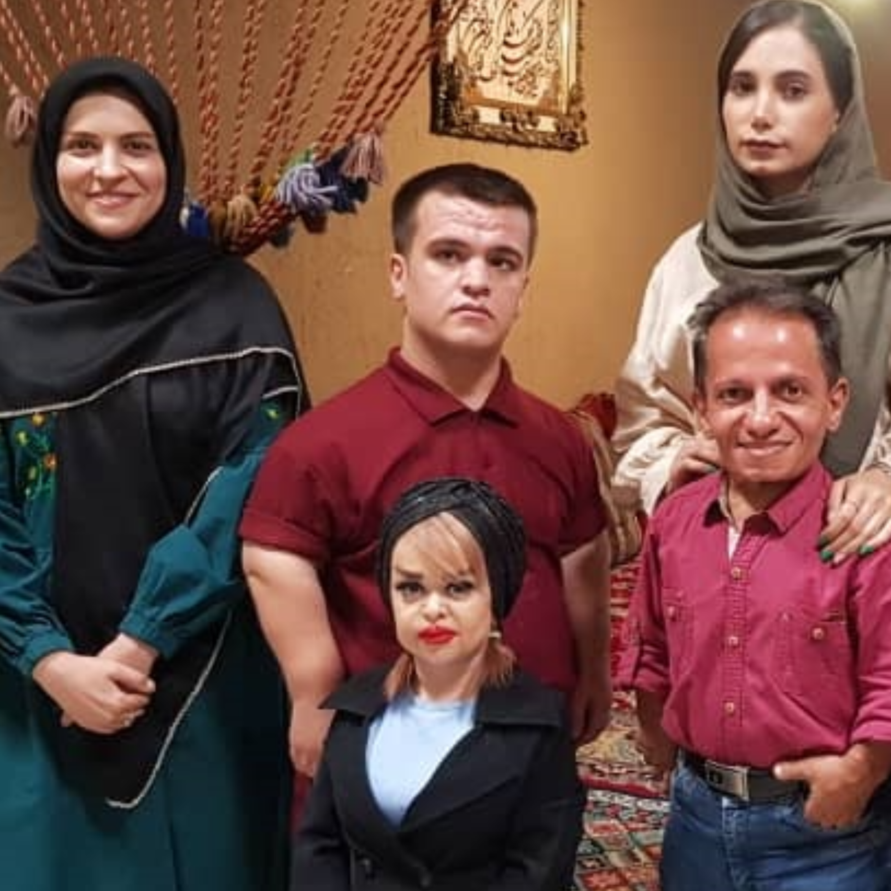 کاور كافه رستوران كوتاه قامتان