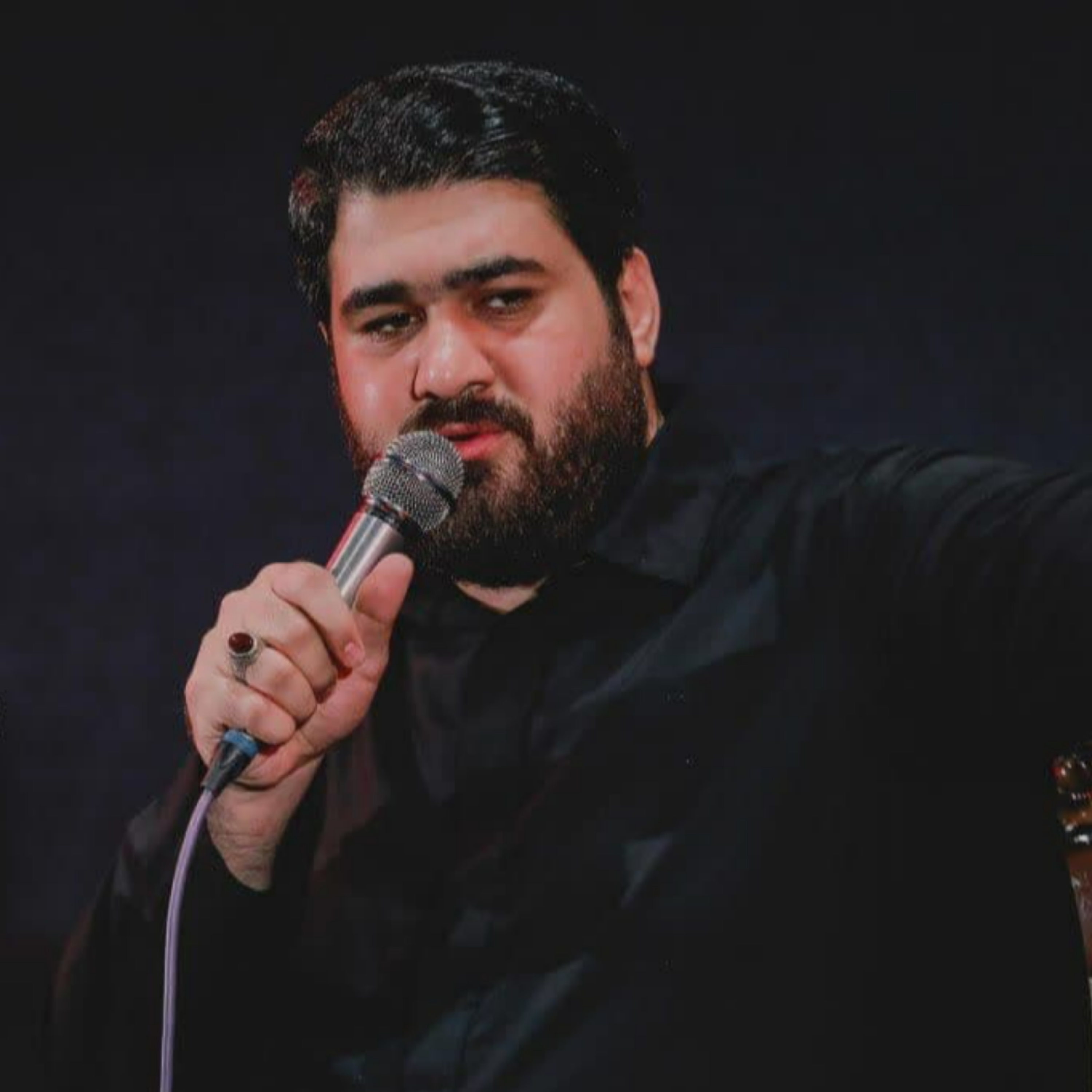 کاور زمینه - آدم گریه کرده - کربلایی حسن عطائی