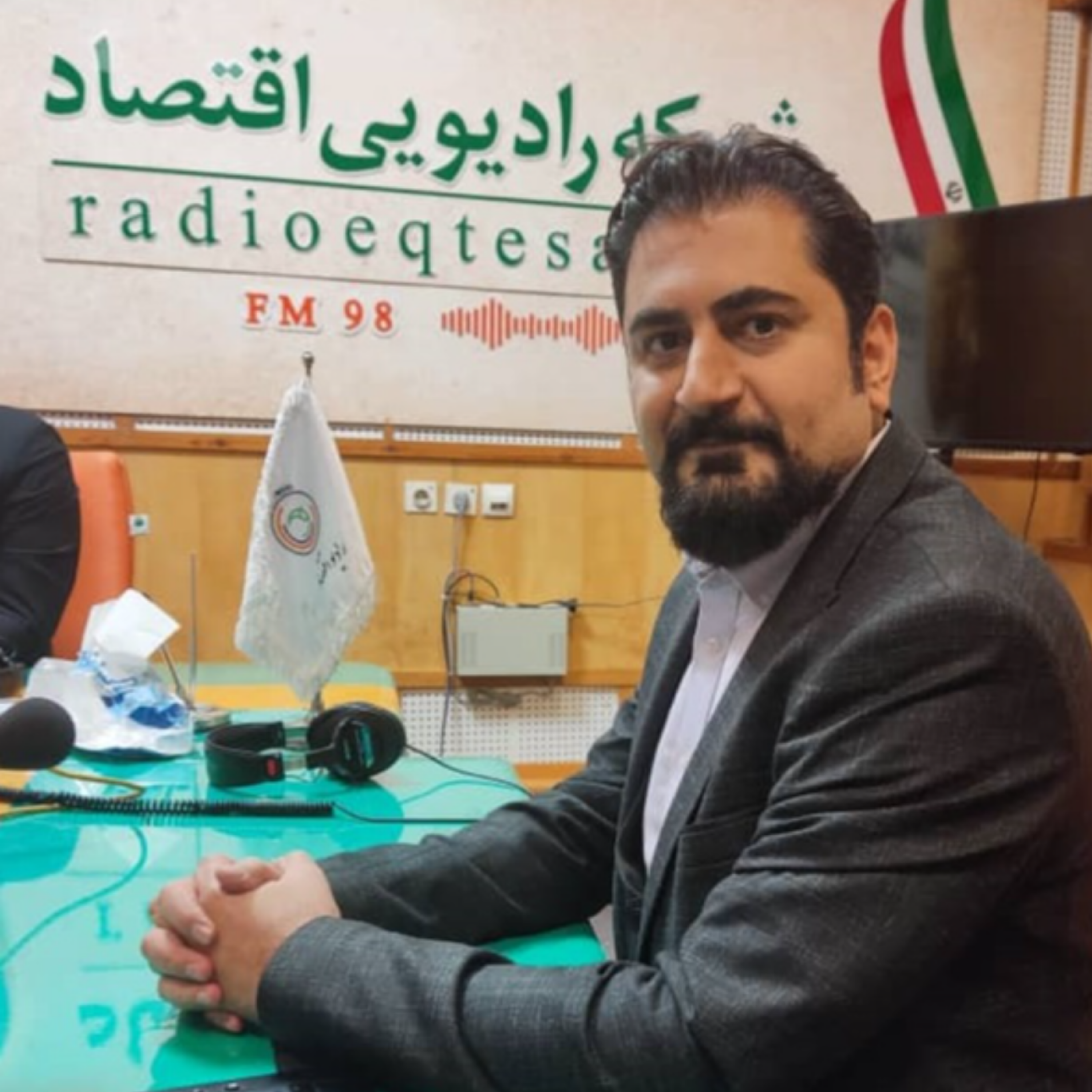 کاور رادیو کارآفرینی | گفتگوی علی خادم الرضا در رادیو اقتصاد درباره شکست در کارآفرینی | اپیزود ۳۰