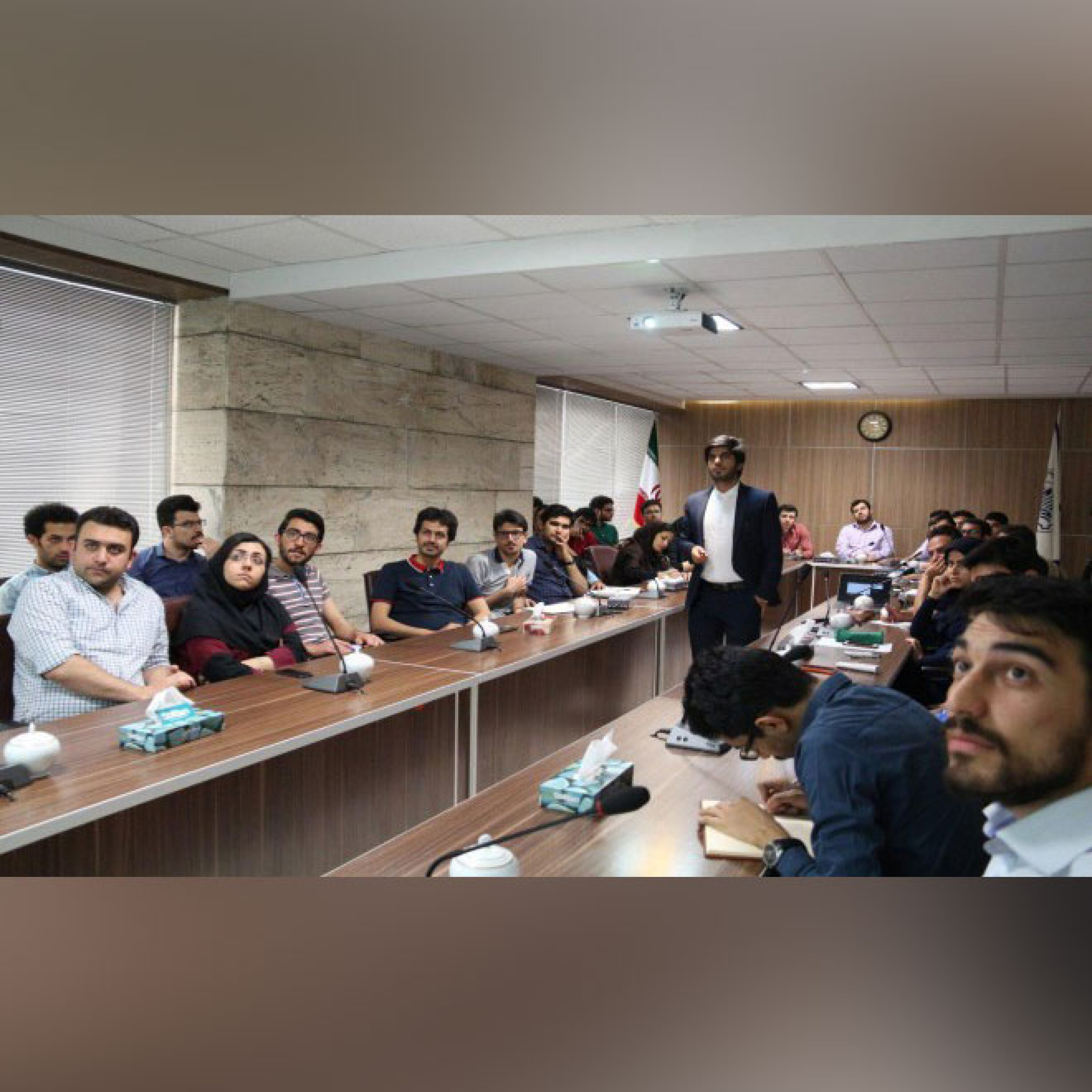 کاور کارگاه استارتاپ‌های به‌گل‌نشسته در دانشگاه شریف