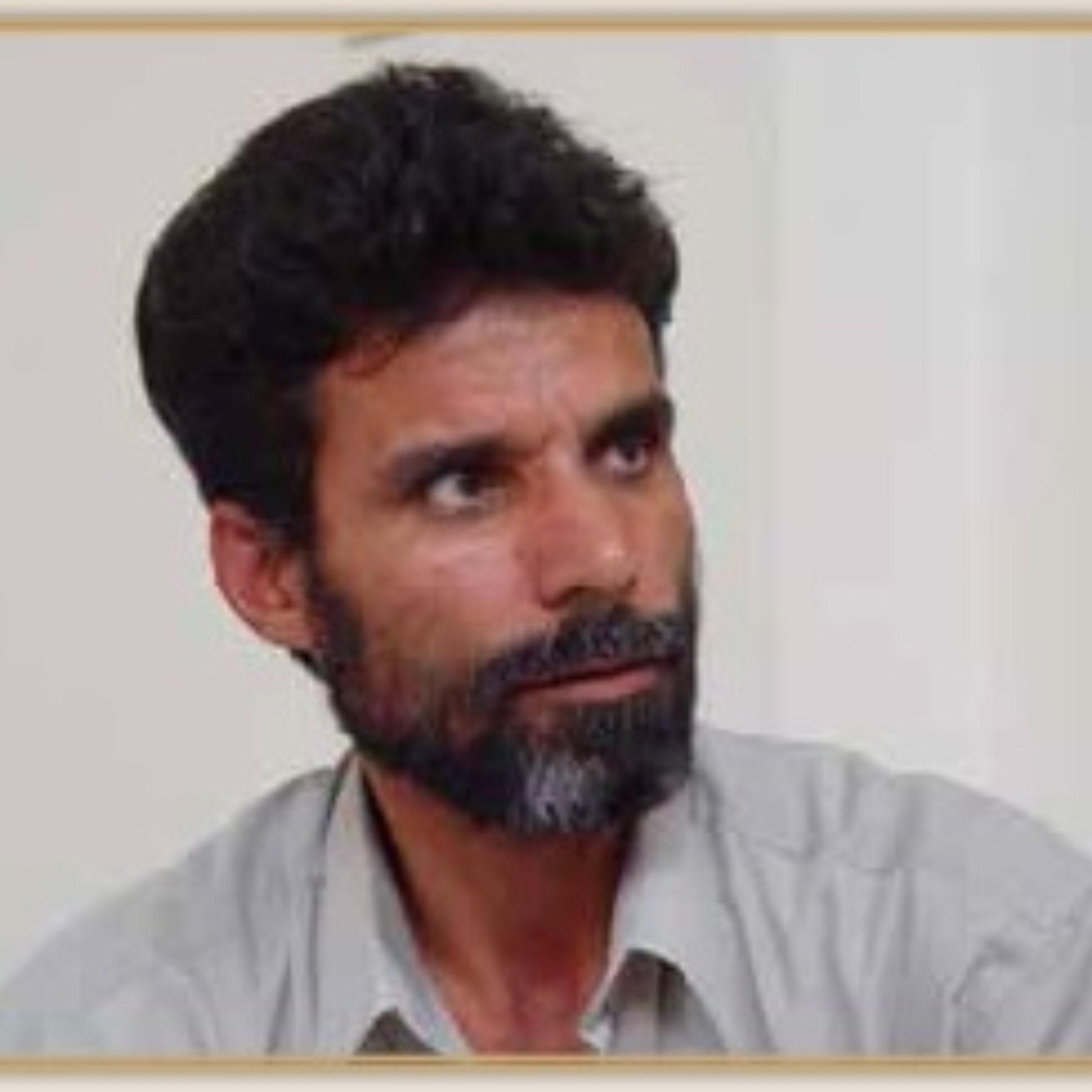 کاور می دیدم که جسم خونینم بر خاک بود  و آسمان سبز و نورانی