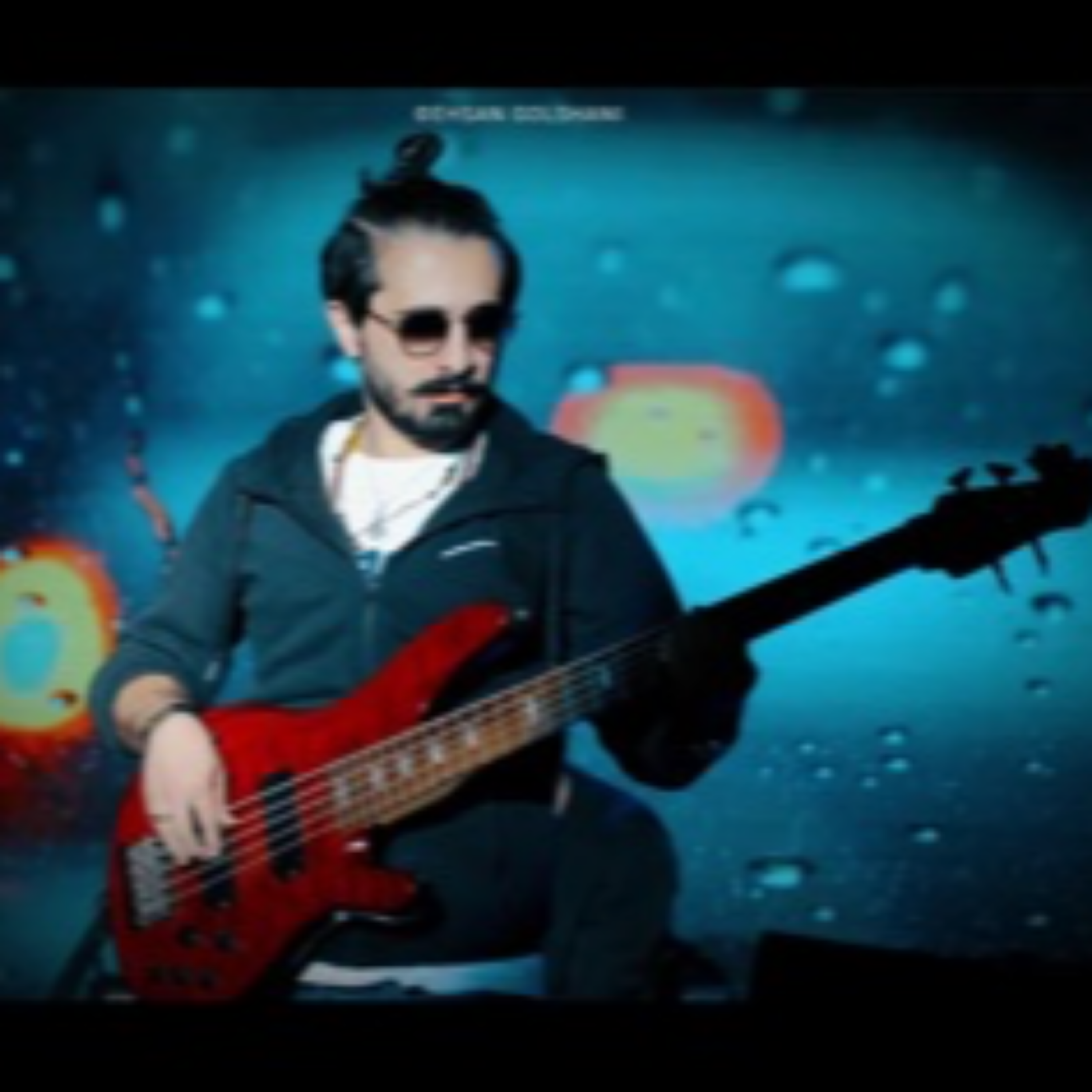 کاور مصاحبه با آرمان ابراهیمی ( نوازنده گیتار بیس ) 🎸