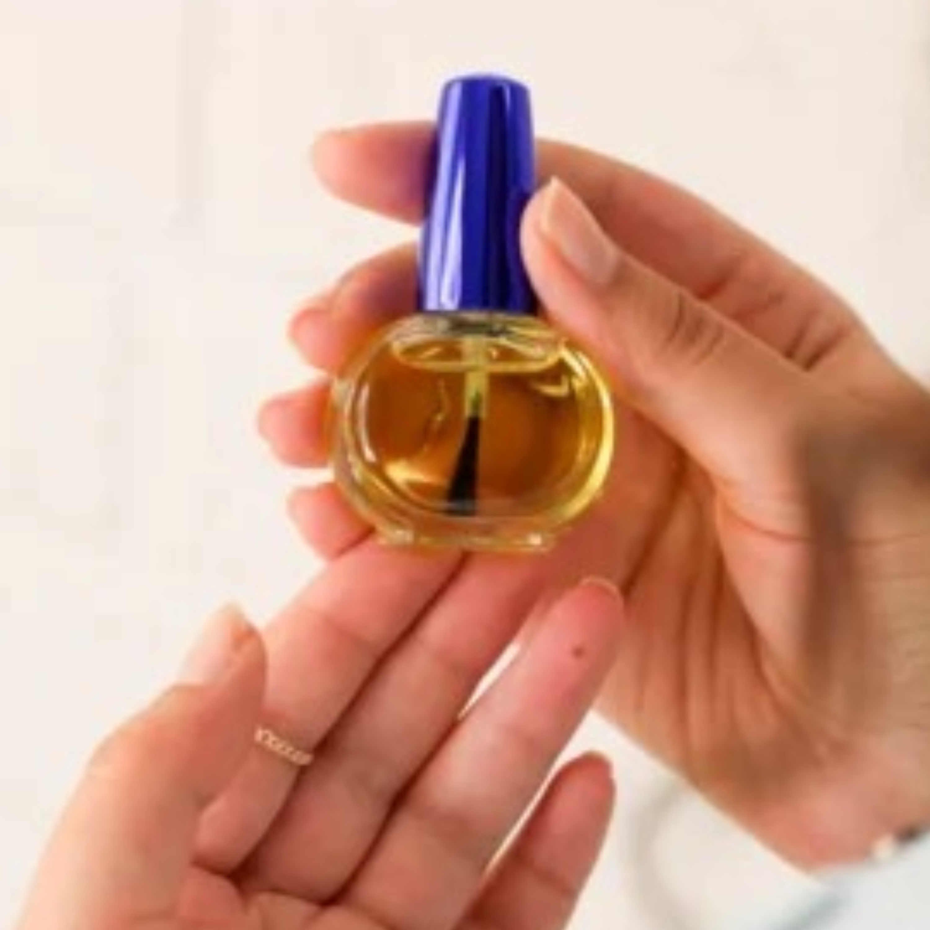 کاور بشنوید از خواص روغن مانیکور