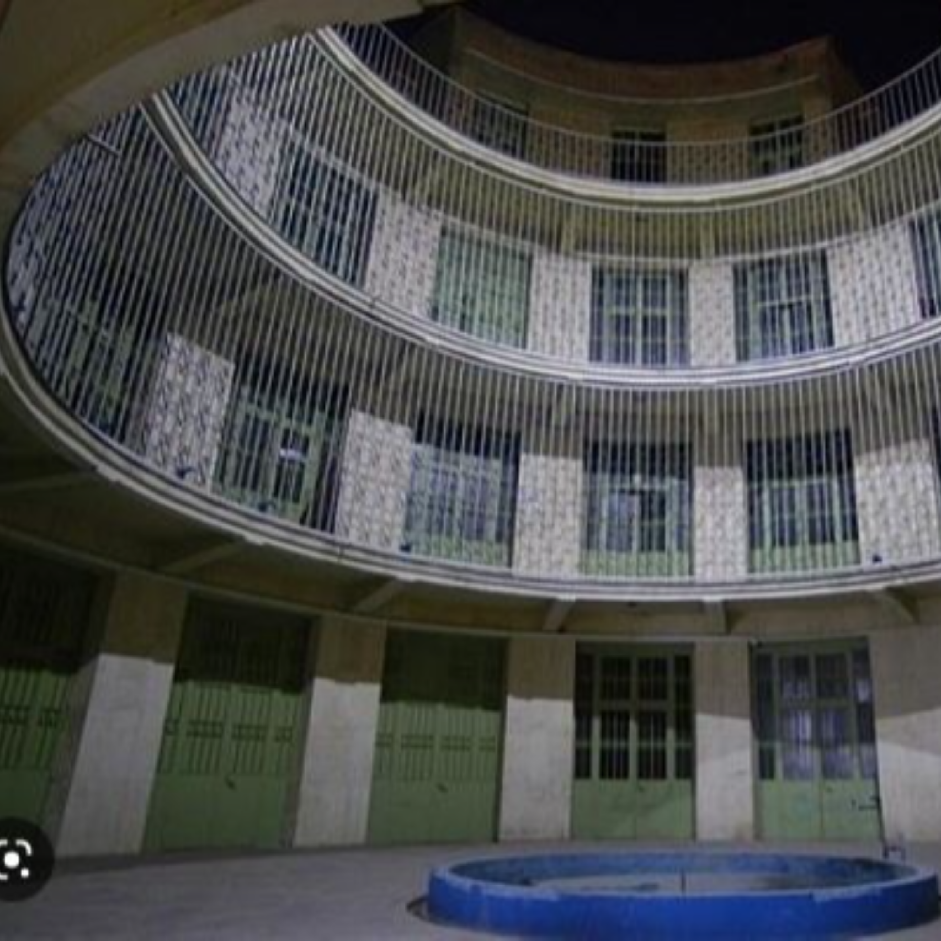 کاور موزه عبرت
