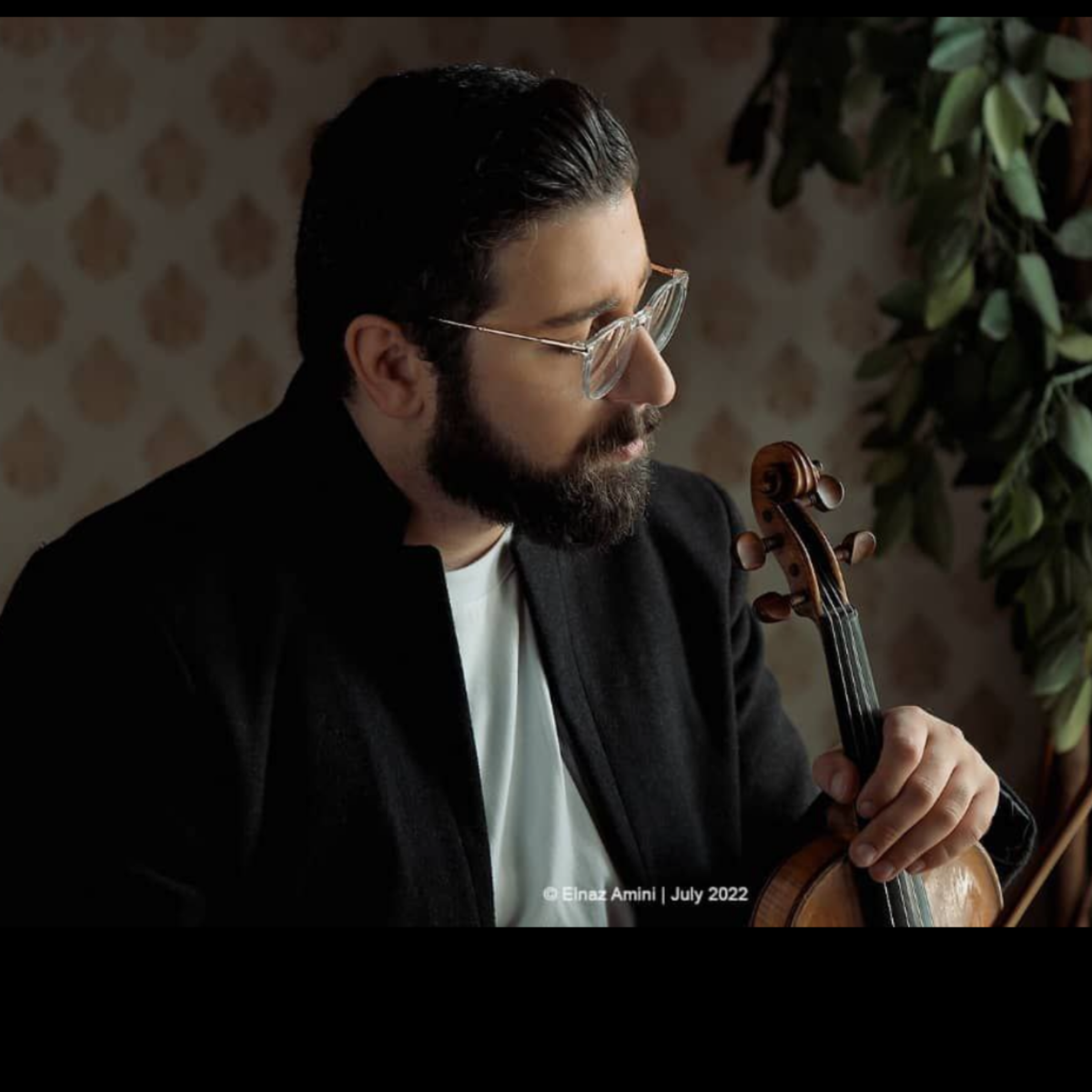 کاور مصاحبه با کوشا صرافی گهر ( نوازنده ویولن🎻)