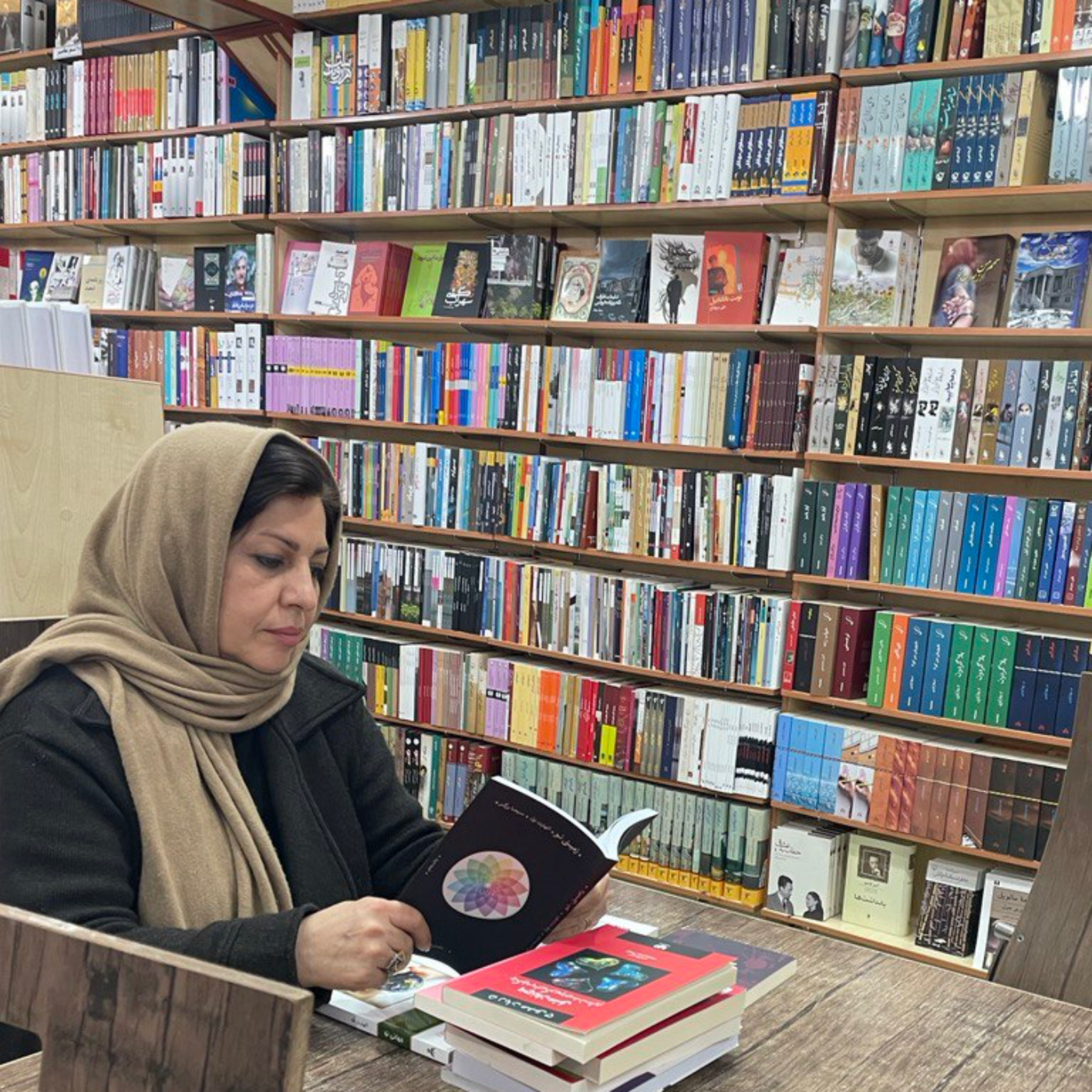 کاور فصل آخر رمان "من زنم"