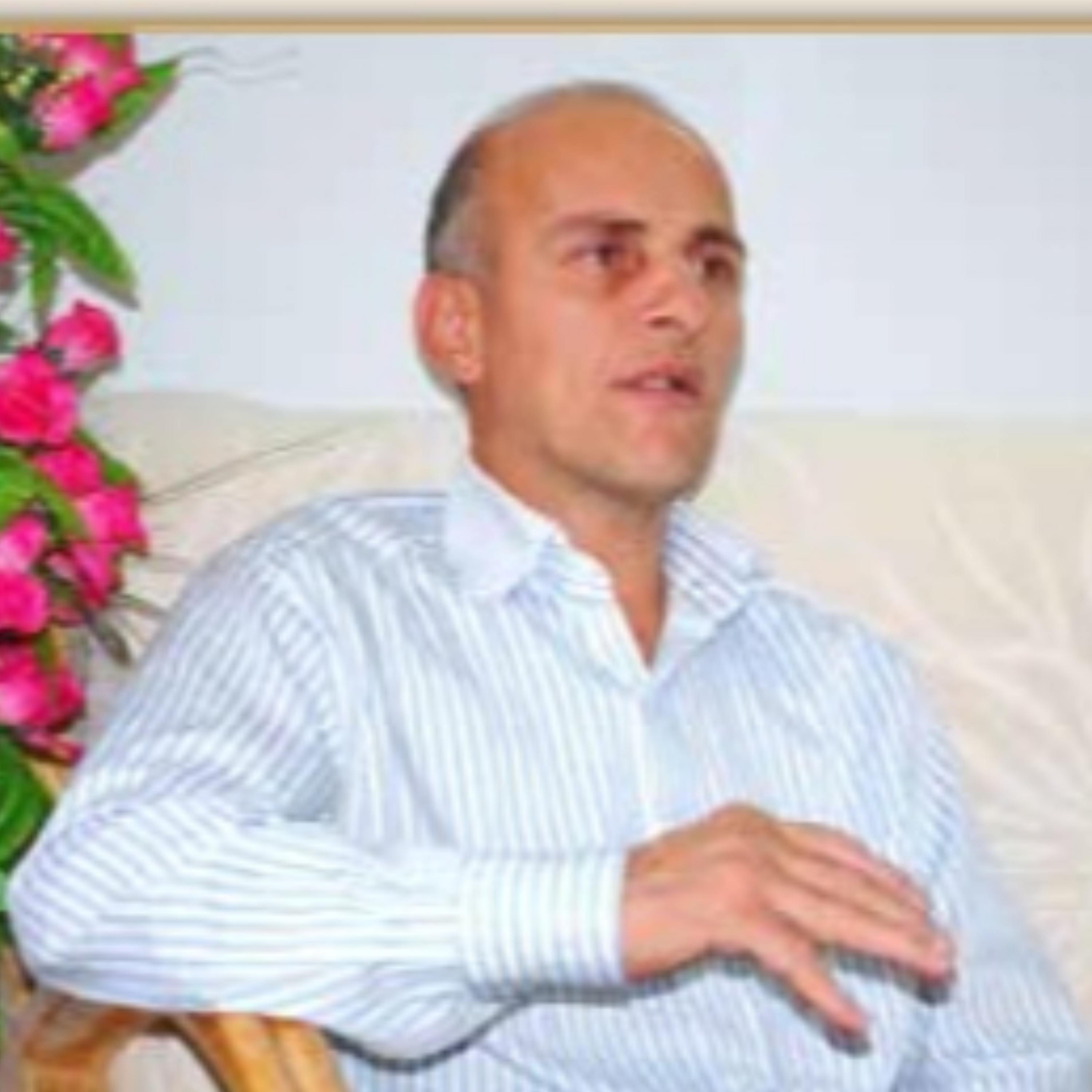 کاور مردی به زلالی باران که می خواهد خط سومی باشد