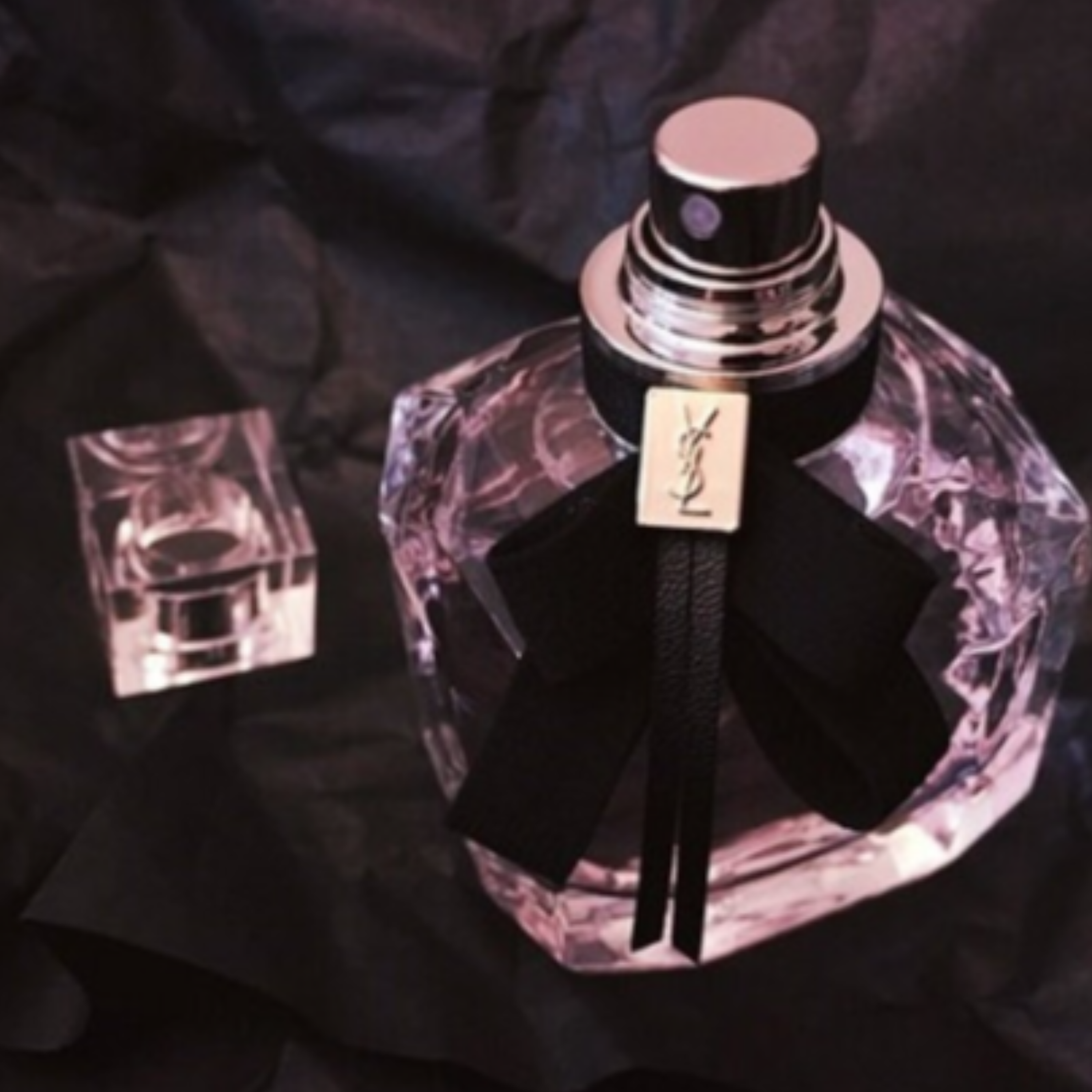 کاور معرفی عطر مون پاریس