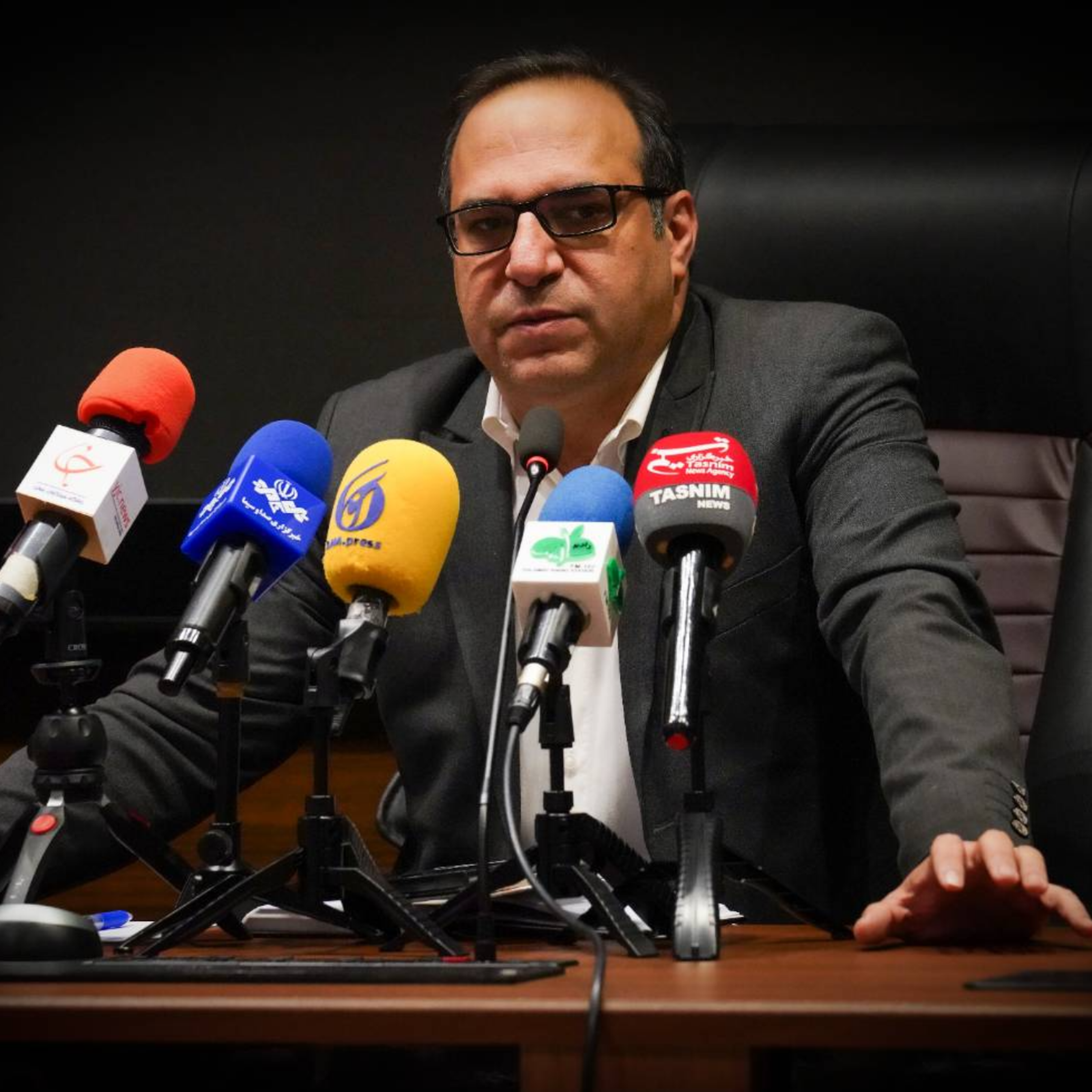 کاور نگاه سلامت محور دانشگاه علوم پزشکی ایران از زبان دکتر نادر توکلی