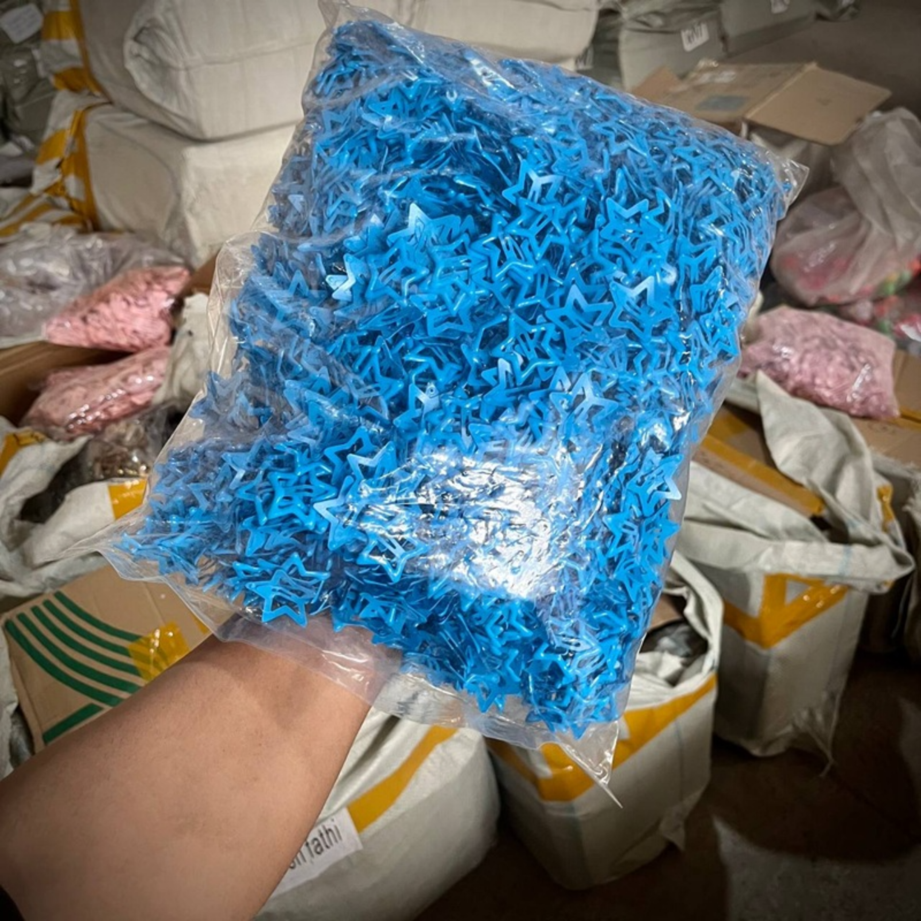 کاور توضیحات فروش عمده تق تقی ستاره ای لاکی - شرکت هدهد