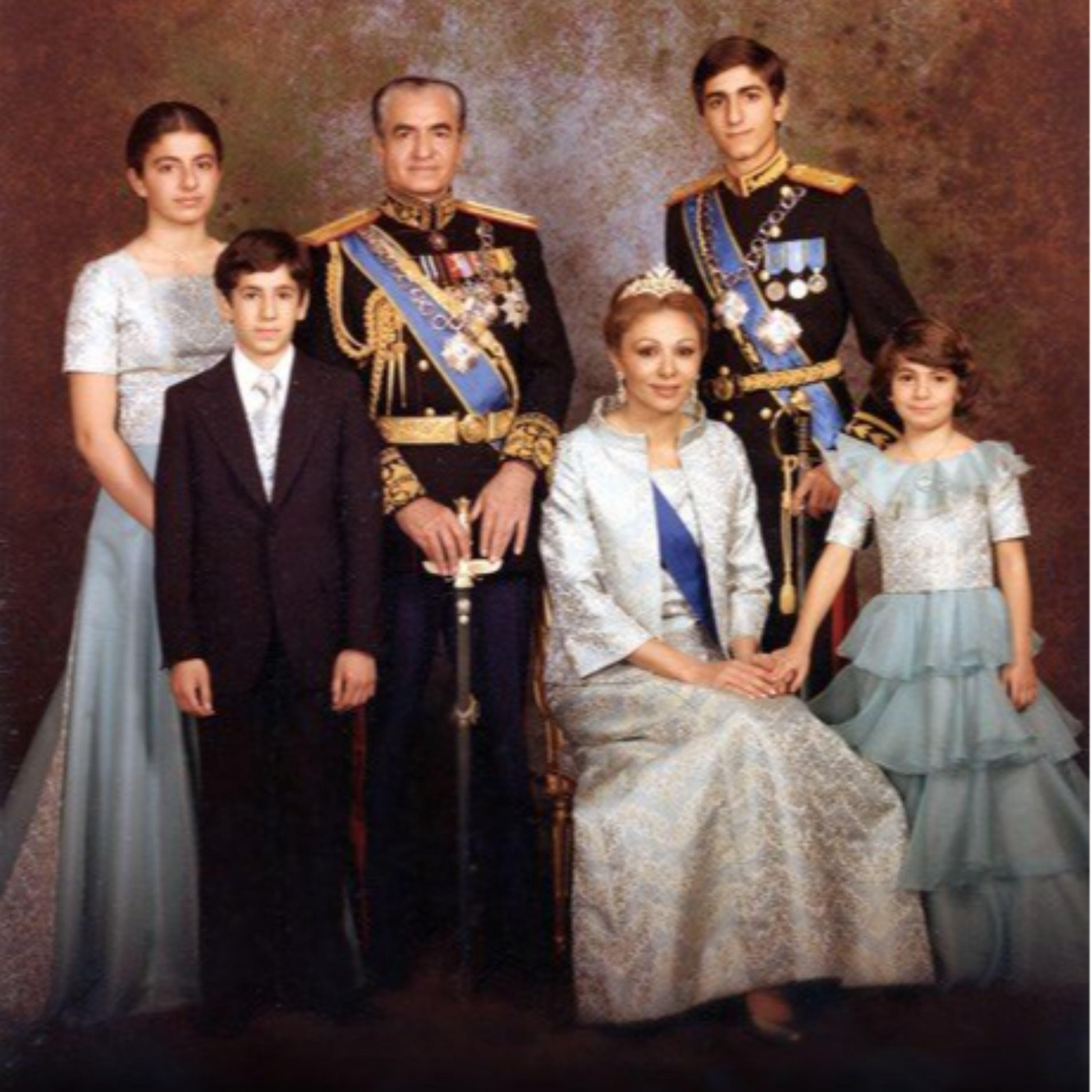 کاور بنیاد خیریه پهلوی، پسران، و سایر بستگان سببی و نسبی