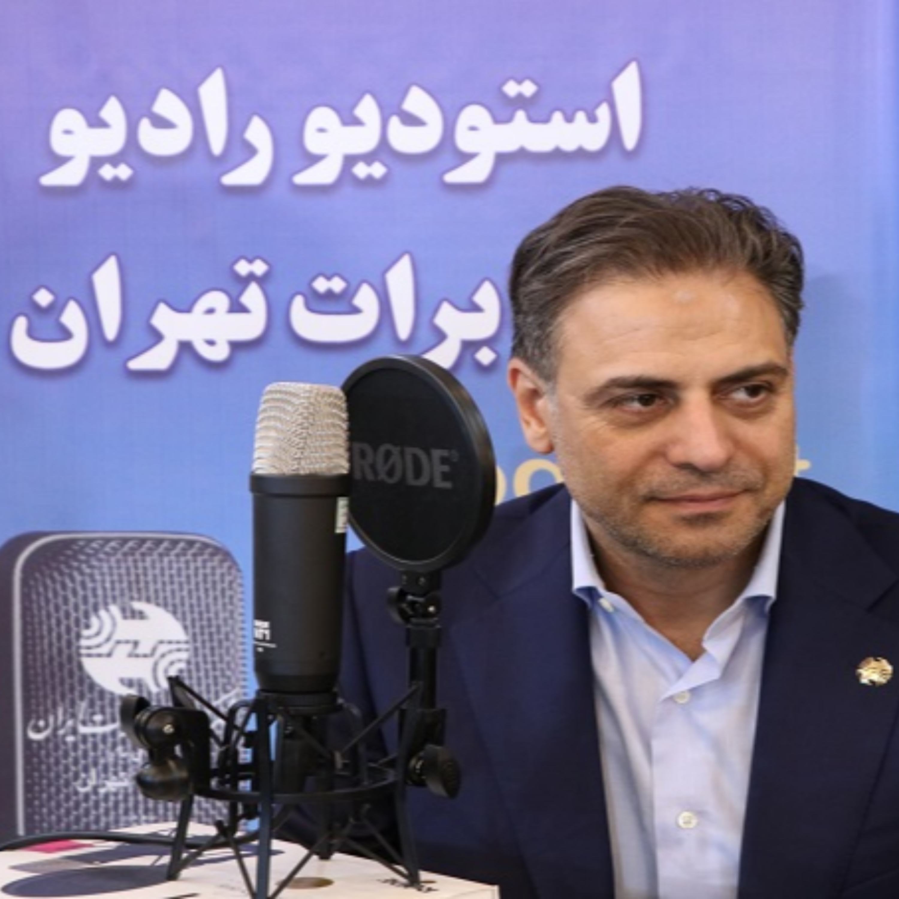 کاور گفت و گو با مهندس جعفرپور در کنفرانس ملی مخابرات