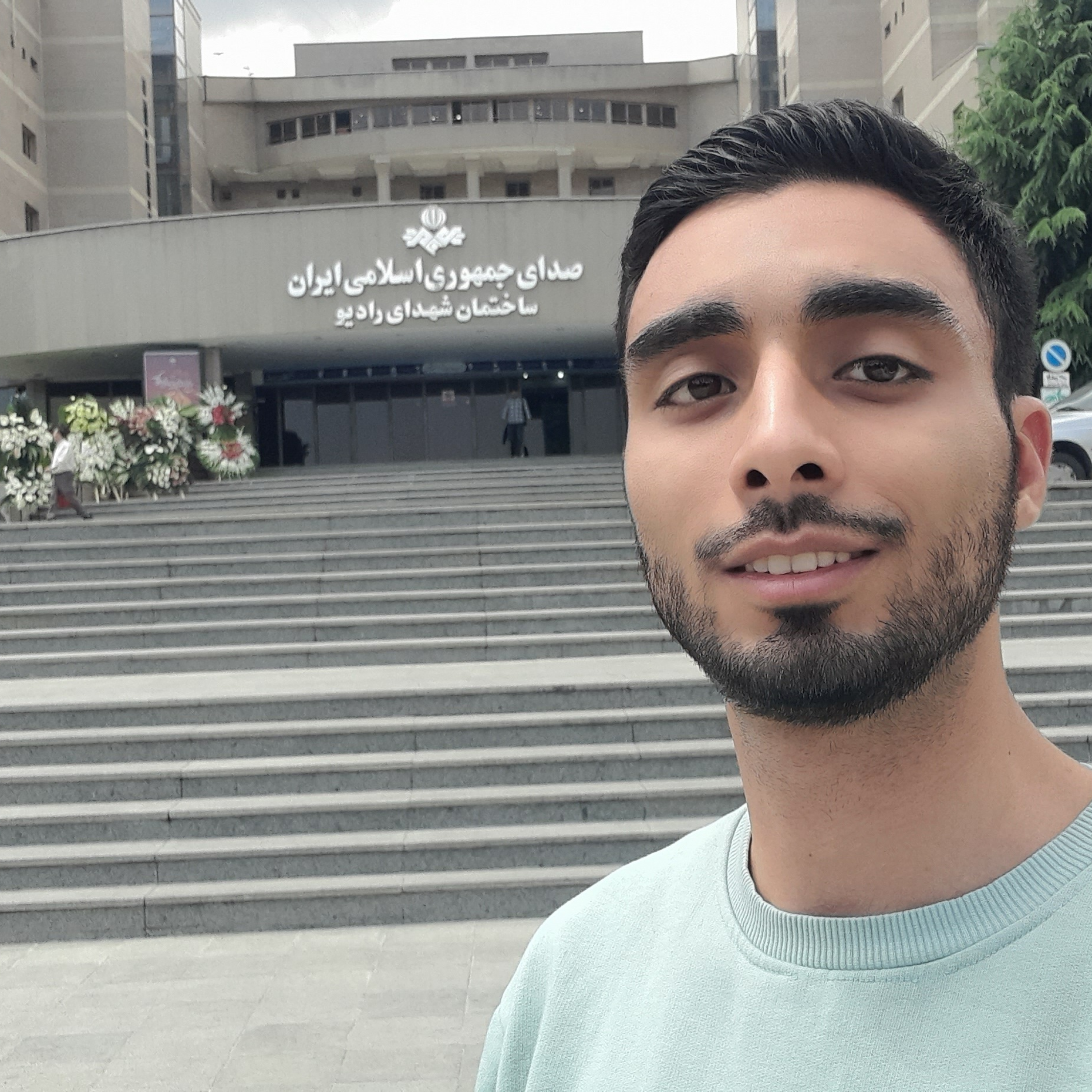 کاور مجیدی گوینده