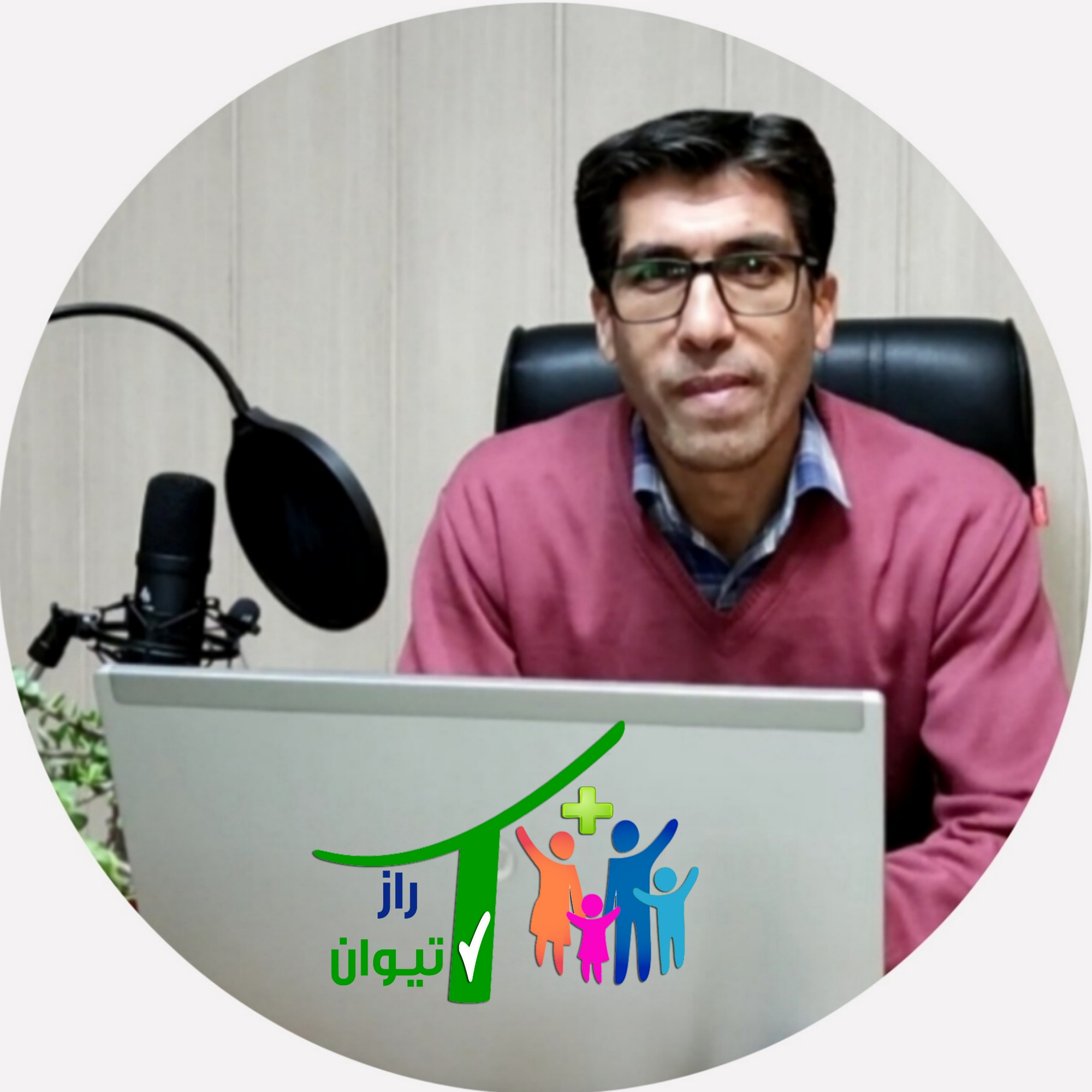 کاور رادیو راز تیوان-خلاصه کتاب