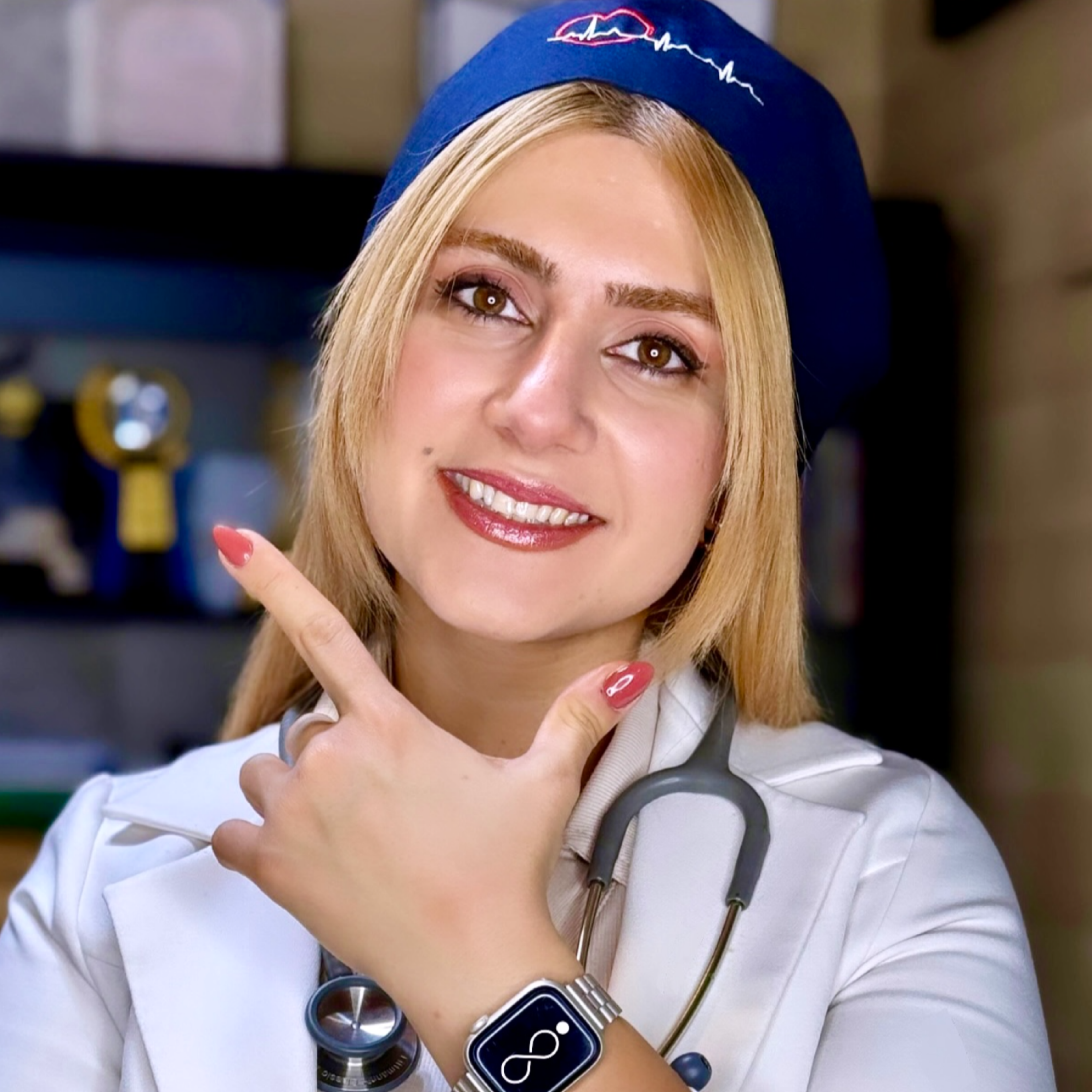 کاور دکتر مهدیس حسن زاده