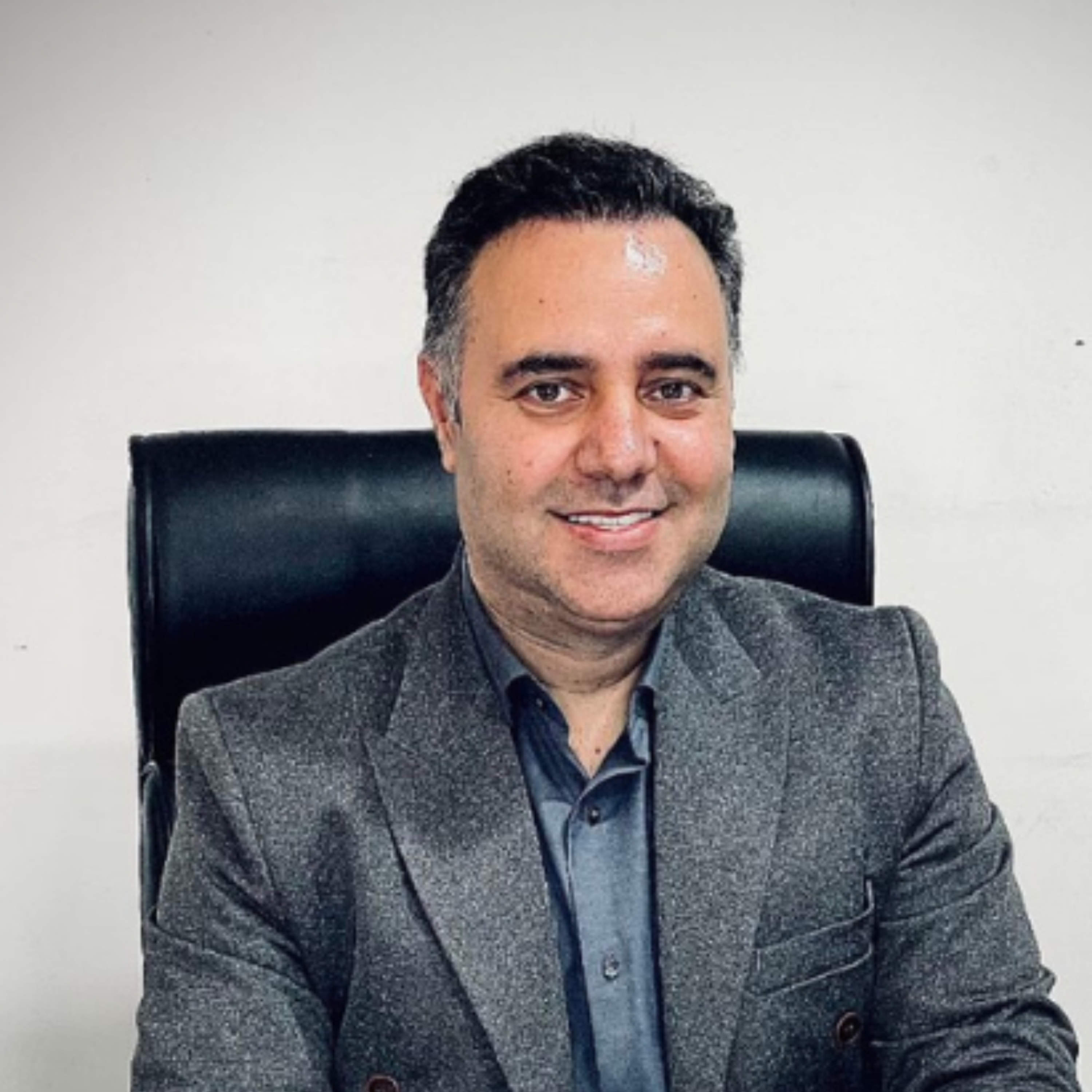 کاور صدای مشاور با امید عطاریان (مشاور قوانین مالیات